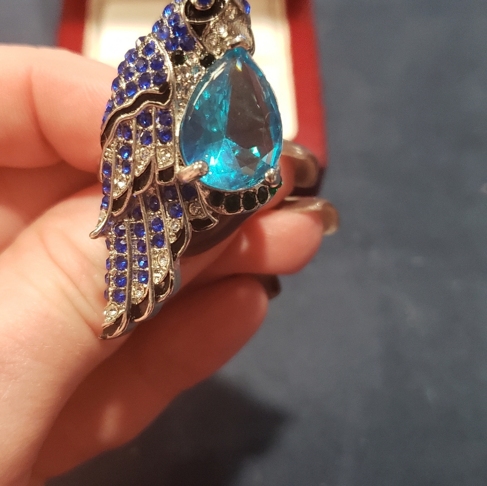 Ladies Large peacock sapphire fashion ring - Picture 2 of 9